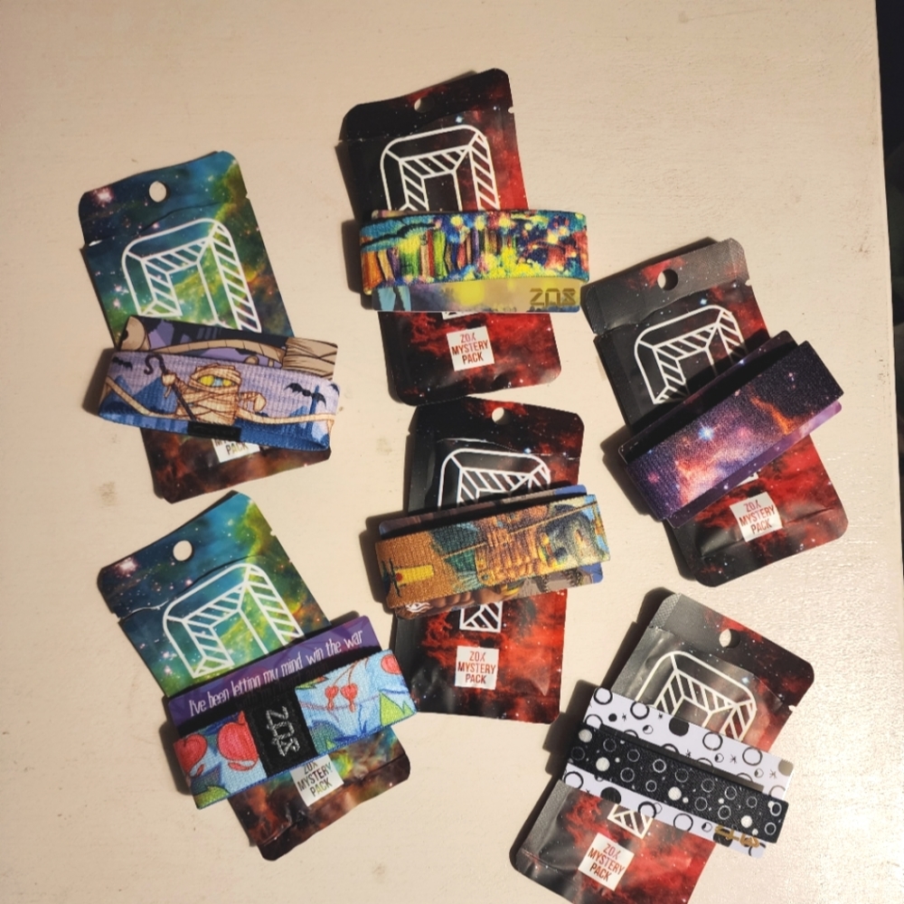 6 open Zox mystery packs